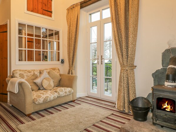 村舍 | 客厅 | 电视、DVD 播放器