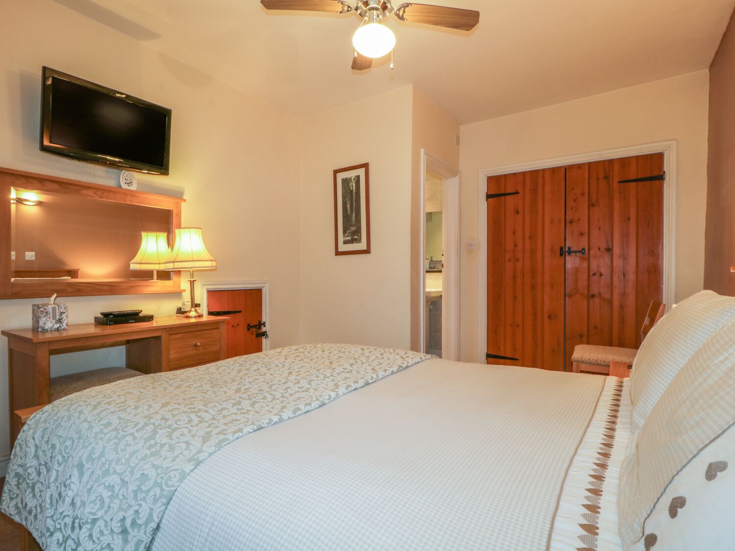 Cottage | 2 bedrooms, individually decorated, individually furnished, free WiFi