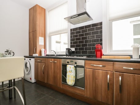 Microondas, placa de cocina, lavavajillas, tetera/pava eléctrica