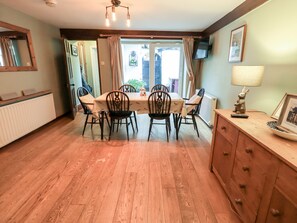 Cottage | Dining