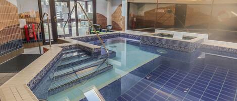 コテージ | 屋内プール