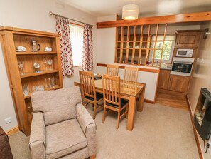 2 bedrooms, individually decorated, individually furnished, free WiFi