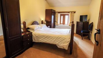 Cottage | 3 bedrooms, individually decorated, individually furnished, free WiFi