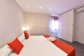Apartment, 1 Bedroom | 1 bedroom, in-room safe, desk, laptop workspace - Zenbeach 2A playa Carihuela (Torremolinos)