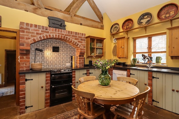 Cottage | Private kitchen | Stovetop, dishwasher, highchair, cookware/dishes/utensils