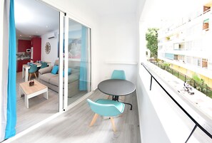 Deluxe Apartment, 2 Bedrooms | Porch