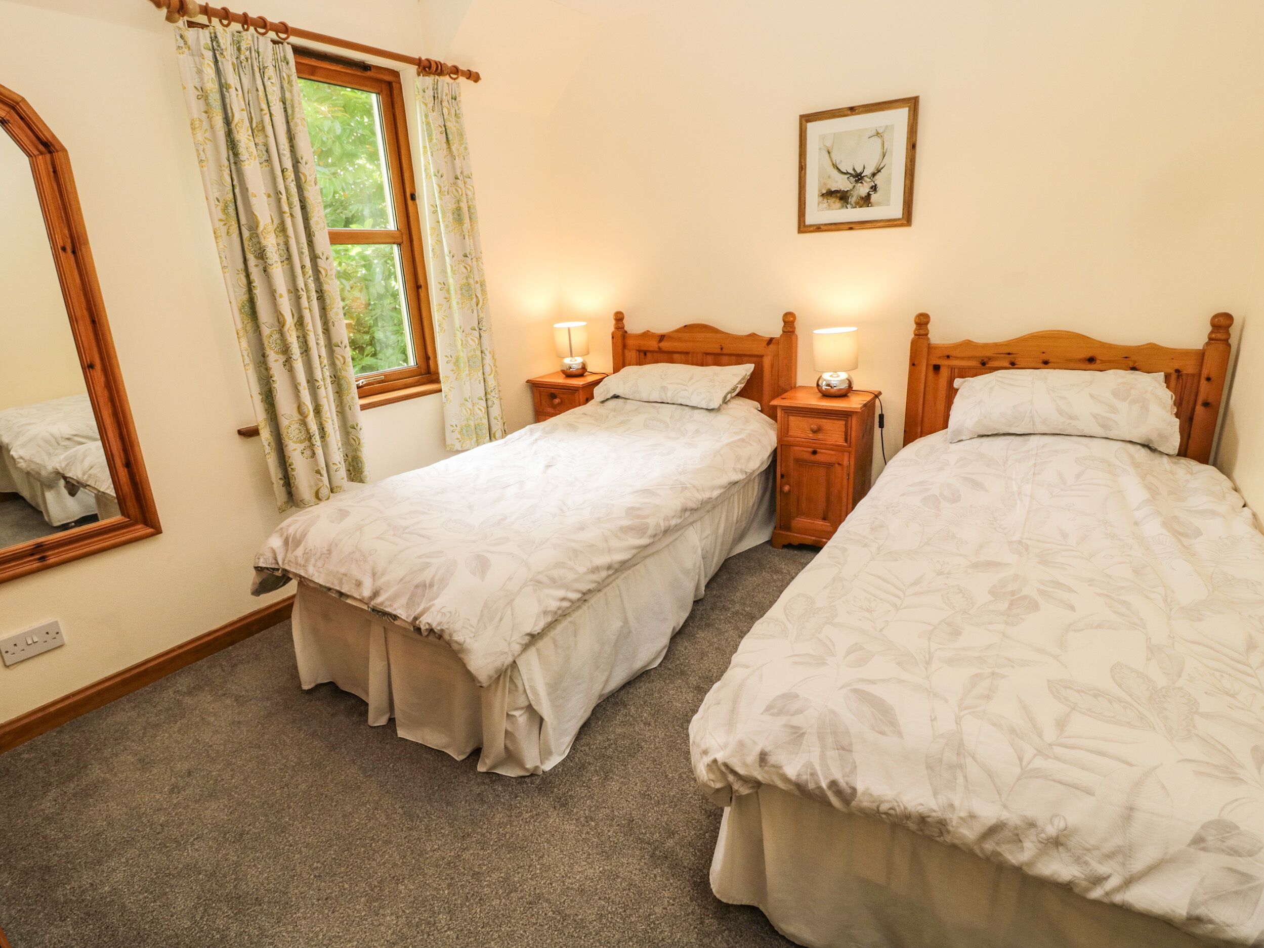 Stuga | 2 sovrum, individuell inredning, unika möbler och gratis wi-fi