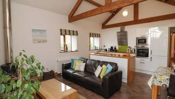 Cottage | Living area | TV