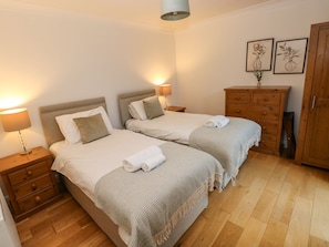 Cottage | 3 bedrooms, individually decorated, individually furnished, free WiFi - Curlew (Milford Haven)