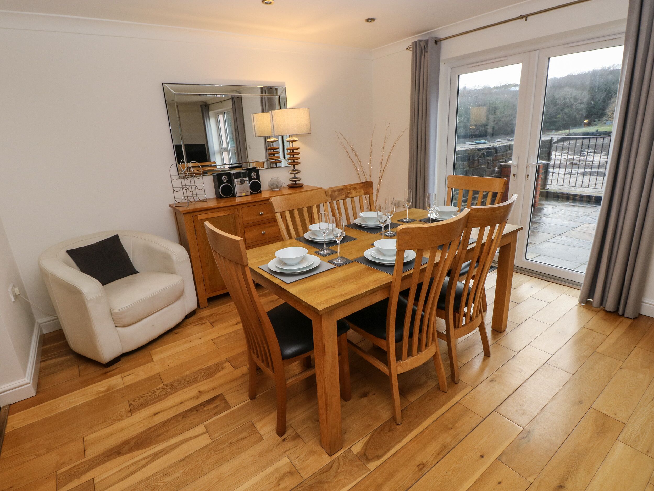 Cottage | Dining