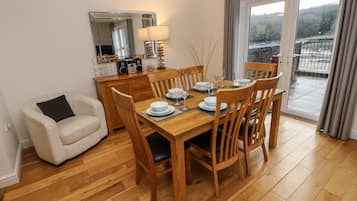 Cottage | Dining