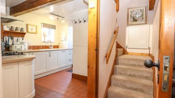 Cottage | Private kitchen | Stovetop, dishwasher, highchair, cookware/dishes/utensils