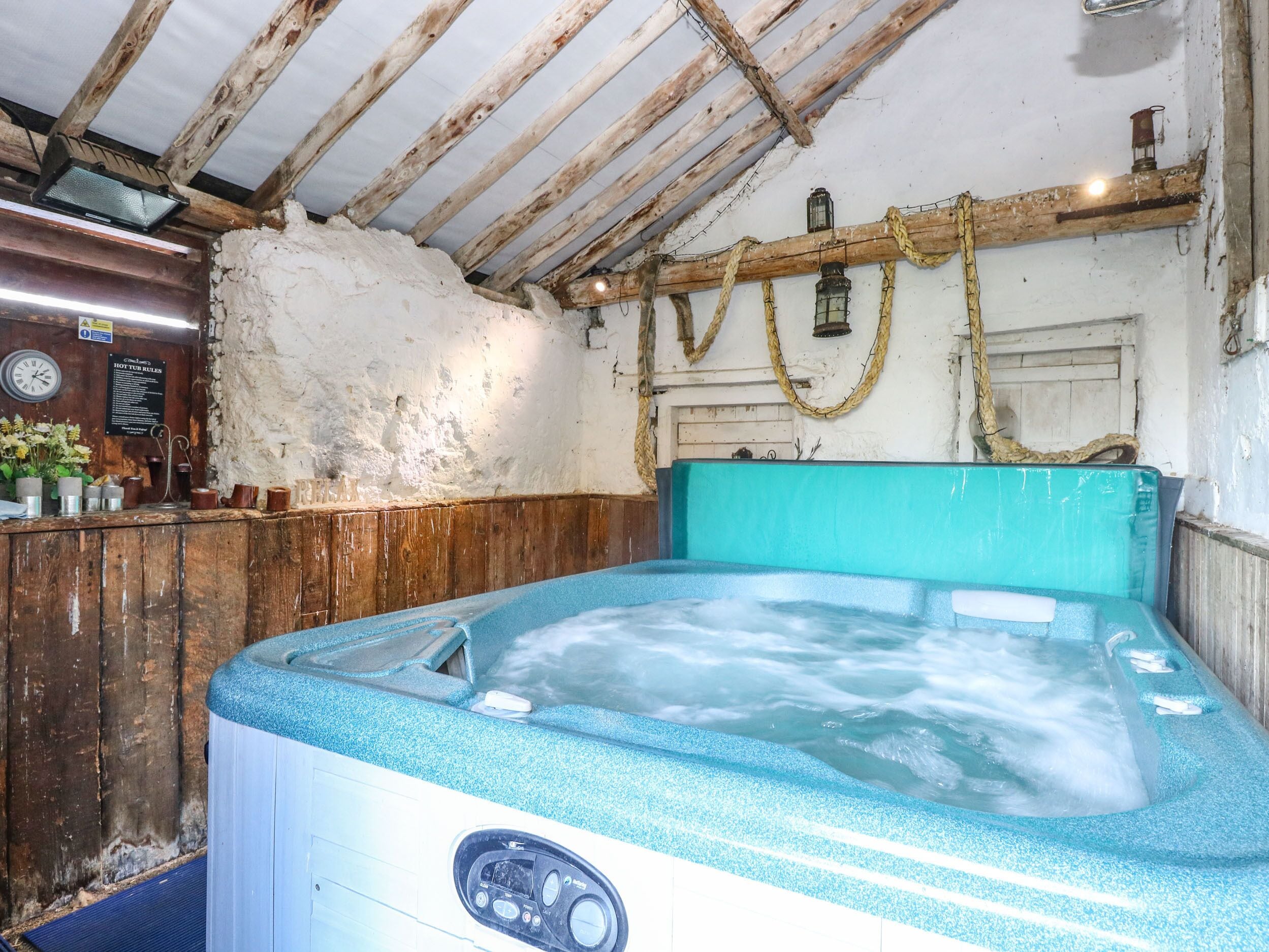 Cottage | Bahagian dalam