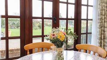 Cottage | Bếp riêng | Tủ lạnh, máy rửa bát, ghế cao cho trẻ em