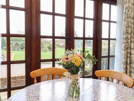 Cottage | Private kitchen | Fridge, microwave, dishwasher, highchair