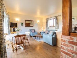 Cottage | Living room | DVD player, table tennis