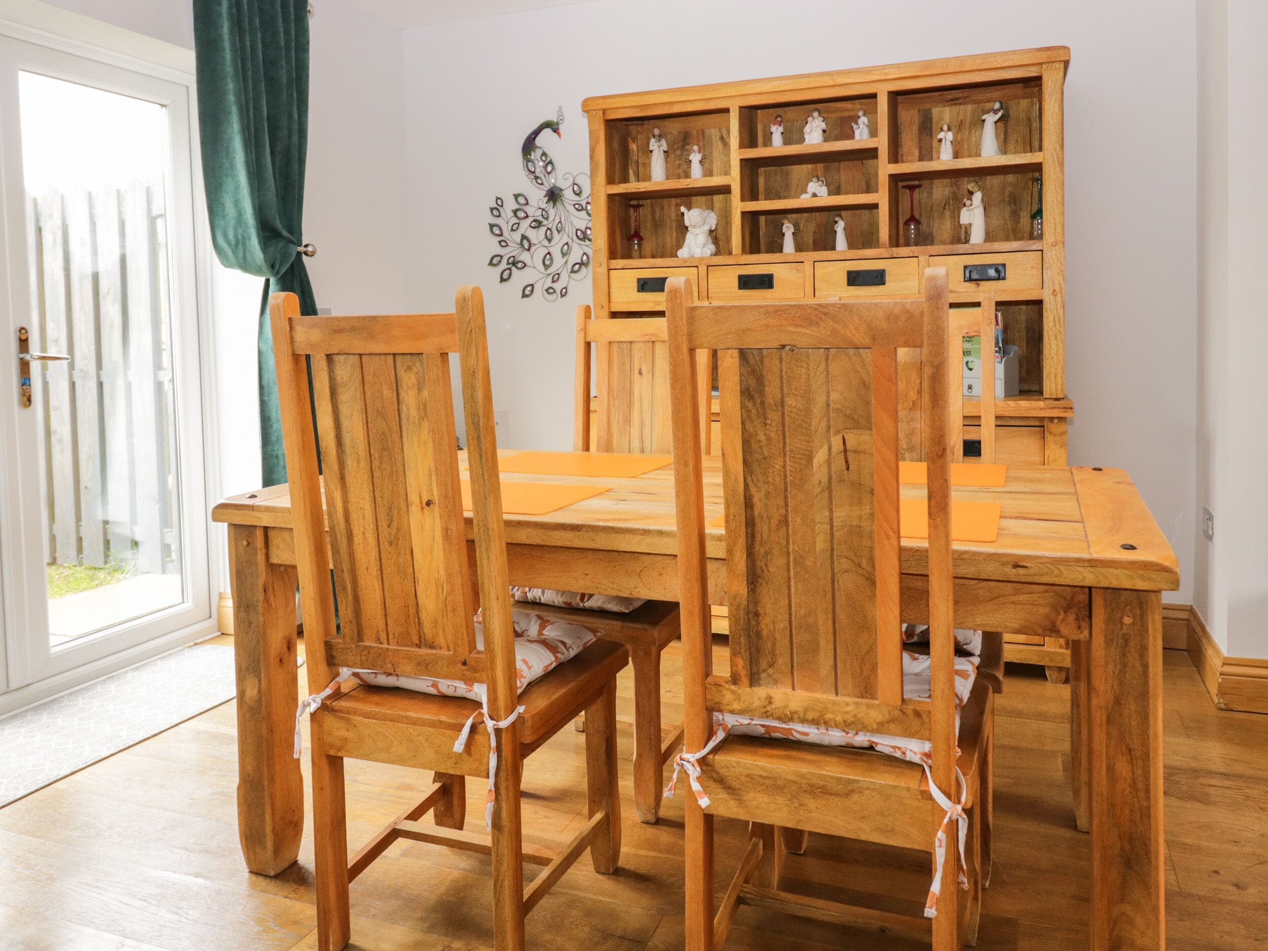 Cottage | Dining