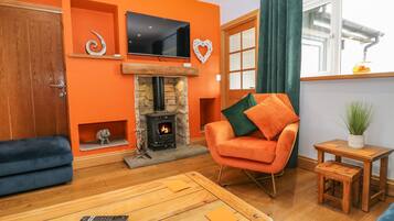 Cottage | Living area | TV