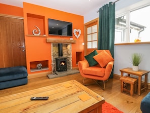 Cottage | Living area | TV
