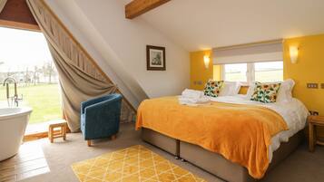 Cottage | 2 bedrooms, individually decorated, individually furnished, free WiFi