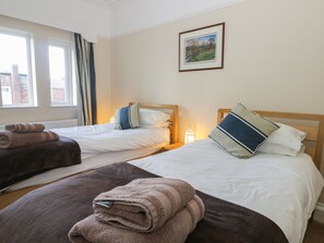 3 bedrooms, individually decorated, individually furnished, free WiFi - Seascape (Bridlington)