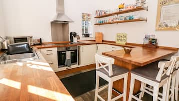 Casa de campo | Cocina privada | Refrigerador, lavavajillas y utensilios de cocina