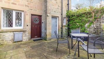 Cottage | Outdoor dining