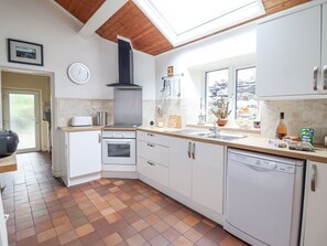 코티지 | 전용 주방 | 전자레인지, 쿡탑, 식기 세척기, 조리 도구/접시/주방 기구