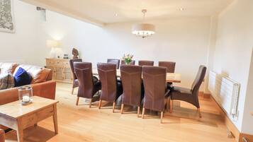 Cottage | Dining