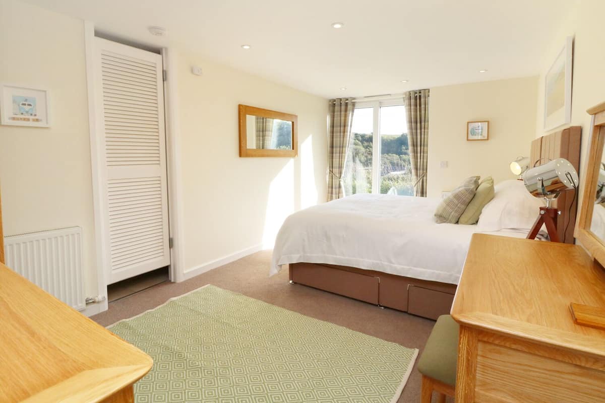5 bedrooms, individually decorated, individually furnished, free WiFi