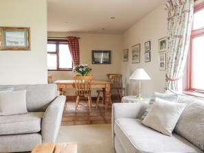 Living area - Courtyard Cottage (Duns)