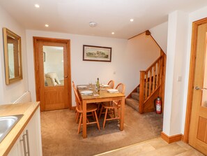 Cottage | Dining