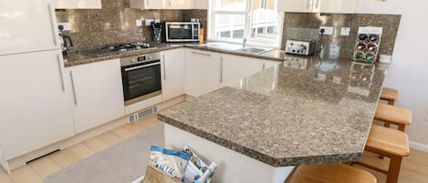 Cottage | Cuisine privée | Réfrigérateur, micro-ondes, plaque de cuisson, lave-vaisselle