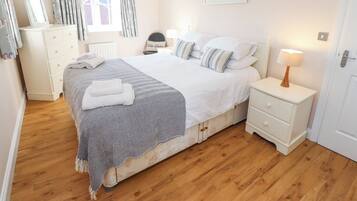 4 Schlafzimmer, individuell dekoriert, individuell eingerichtet