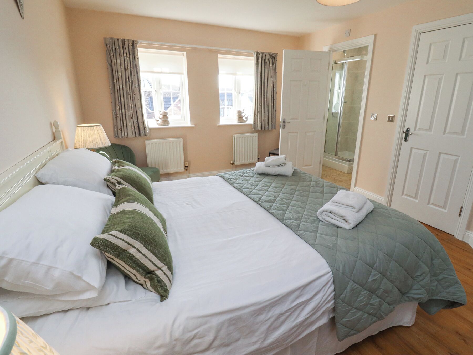 4 bedrooms, individually decorated, individually furnished, free WiFi