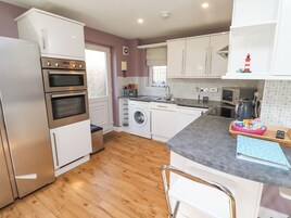 Dishwasher, cookware/dishes/utensils