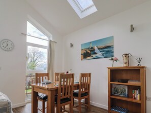 Cottage | Dining
