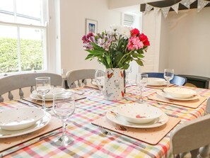 Cottage | Private kitchen | Fridge, microwave, stovetop, dishwasher