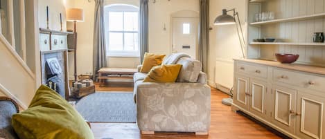Cottage | Living room | TV