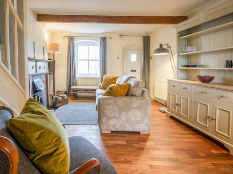 Cottage | Living room | TV