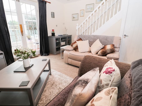 Cottage | Living area | TV