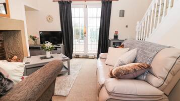 Cottage | Living room | TV