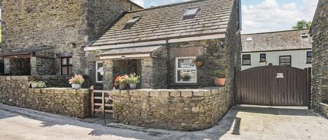 Cottage | Front of property