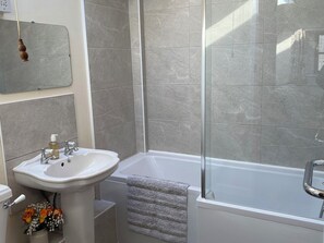 Cottage | Bathroom