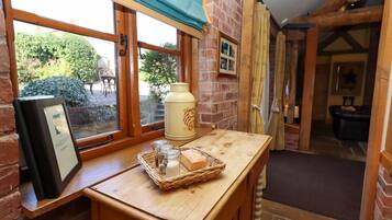 Cottage | Private kitchen | Stovetop, dishwasher, high chair, cookware/dishes/utensils