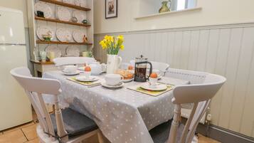 Cottage | Dining