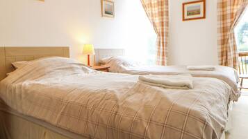 Cottage | 2 bedrooms, individually decorated, individually furnished, free WiFi