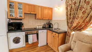 Cottage | Dapur pribadi | Kompor, mesin pencuci piring, dan kursi makan untuk bayi