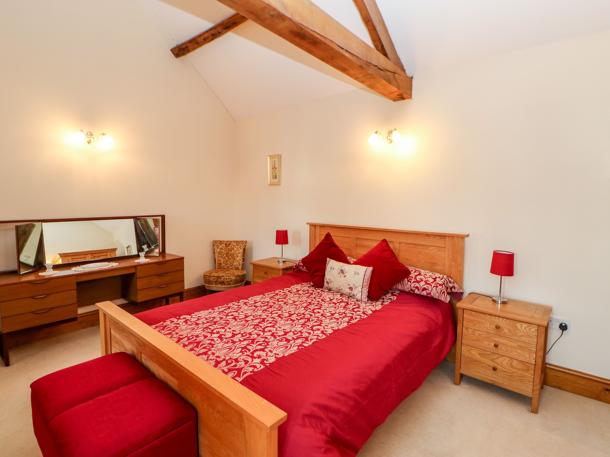 2 عدّة غرف نوم وبديكورات فريدة لكل غرفة وطراز فريد لكل وحدة