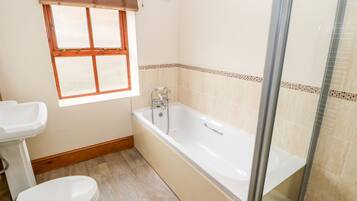 Cottage | Bathroom | Shower